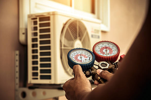 Professional Hvac technician working in Dewey, AZ